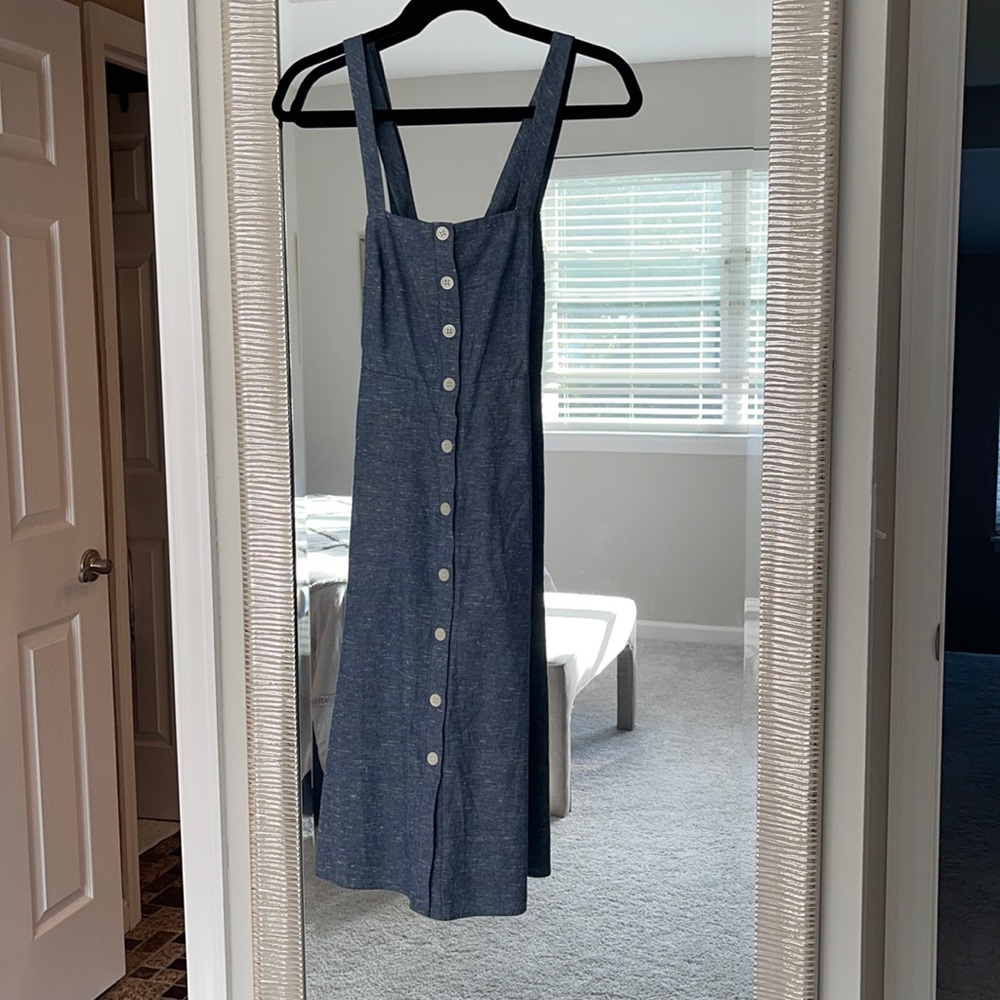 Summer linen dress with buttons